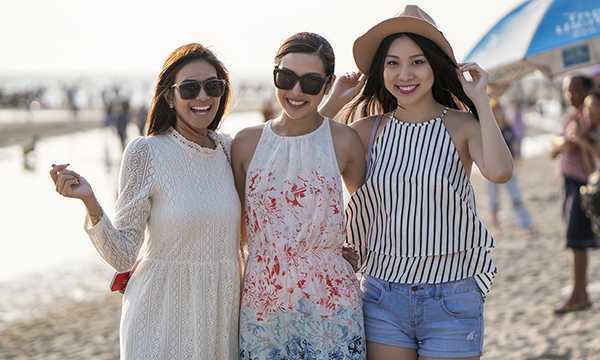 Thúy Vân khoe ảnh du lịch cùng Hoa hậu Singapore và Thái Lan