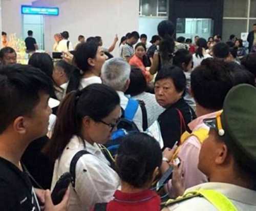 Nhân viên sân bay Cam Ranh đánh khách Trung Quốc: Cần xử lý cả khách gây rối