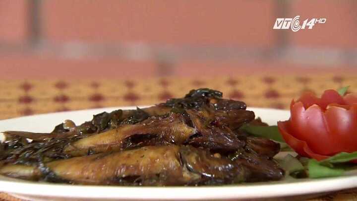 Video: Cách làm cá đục kho rau răm tốn cơm ngày hè