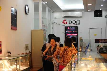 Giá vàng thay đổi chóng mặt