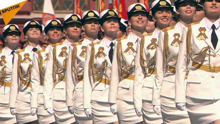 Ngẩn ngơ ngắm những bóng hồng Nga xinh đẹp trong Lễ duyệt binh Ngày chiến thắng