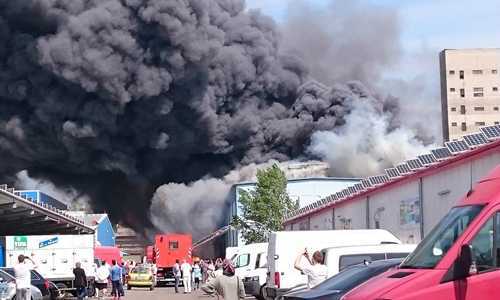 Chùm ảnh: Kho hàng ở Berlin cháy ngùn ngụt, người Việt thiệt hại nhiều triệu euro