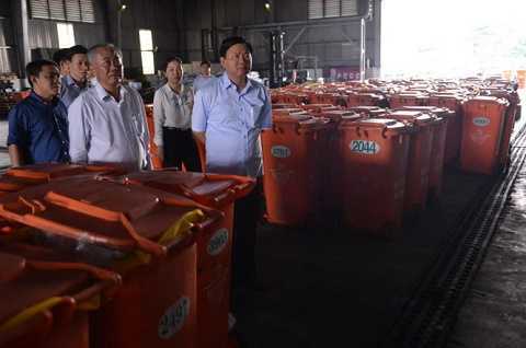 Bí thư Thăng: 'Chủ tịch, Bí thư huyện đến bãi rác ngồi một đêm xem chịu được không'