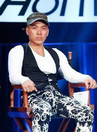 Nhà thiết kế thời trang cho Angela Jolie làm giám khảo Hoa hậu bản sắc Việt