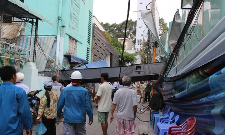 Cần cẩu trăm tấn đè sập trường mầm non: 'Nhiều em nhỏ khóc thét, ngã xuống không kịp chạy'