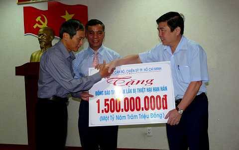 TP.HCM trao 1,5 tỷ đồng ủng hộ đồng bào Đắk Lắk bị hạn hán