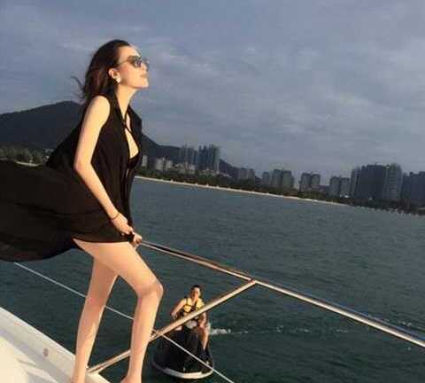 Lộ ảnh ăn chơi, phô trương giàu có của các ái nữ con nhà đại gia