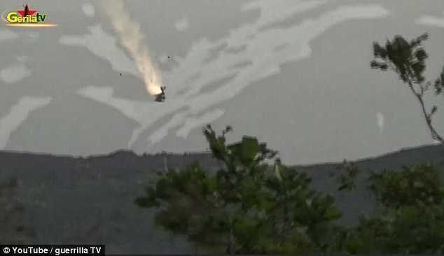 Clip: ‘Siêu rắn hổ mang’ AH-1W Super Cobra bị tên lửa đất đối không bắn rụng đuôi