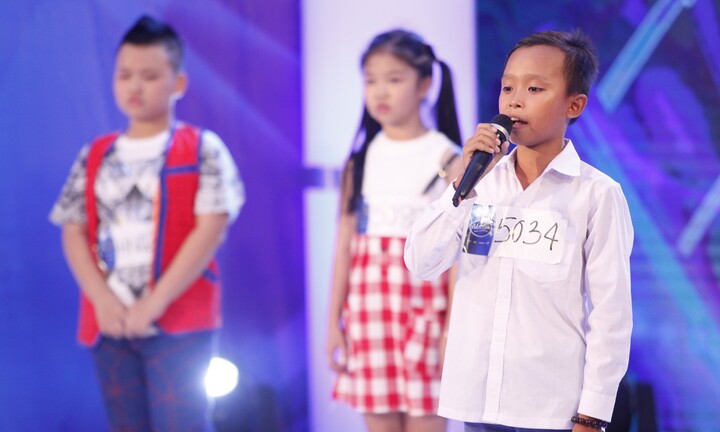 Vietnam Idol Kids: 'Thần đồng dân ca' gặp sự cố trên sân khấu