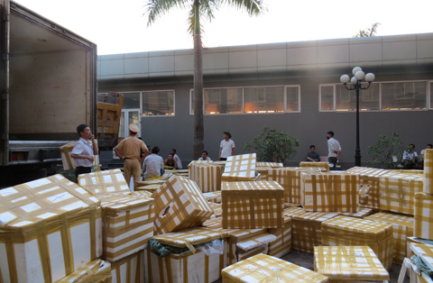 Bắt giữ xe chở gần 10 tấn thịt lợn, nội tạng thối đi Quảng Ninh tiêu thụ