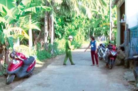 Bé gái lớp 2 suýt bị người lạ bắt cóc ngay trước cửa nhà