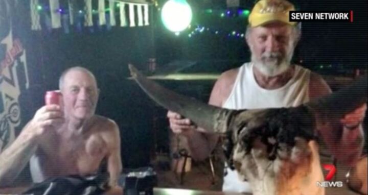 Cụ ông 72 tuổi dùng cờ lê, bugi chiến đấu với đàn cá sấu