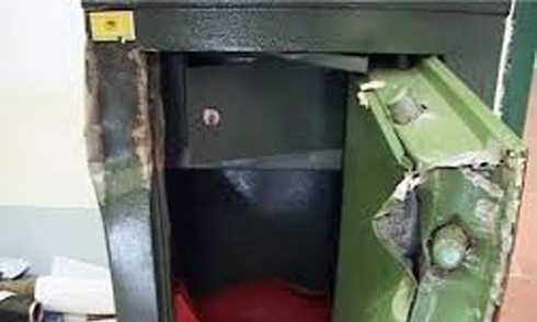 Phá két sắt nhà trường, nam sinh lớp 12 cuỗm 1,3 tỷ đồng