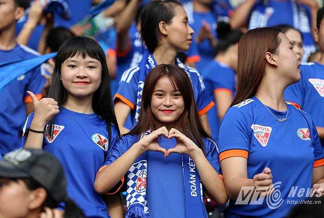 Cấm CĐV cổ vũ bằng loa điện: Fan chân chính hãy học cách cổ vũ văn minh