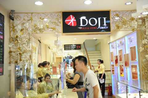 Giá vàng thế giới ‘lao dốc’, giá vàng SJC đi ngang