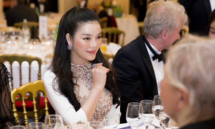 Lý Nhã Kỳ gợi cảm dự tiệc cùng chủ tịch LHP Cannes
