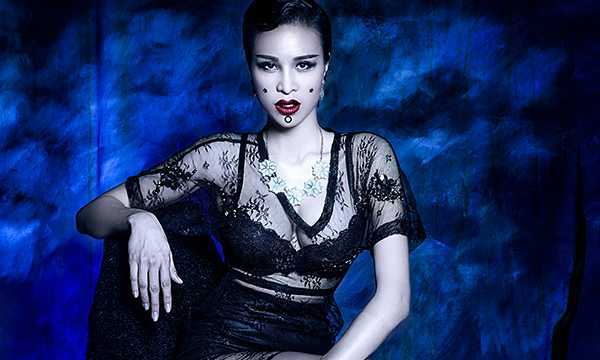 Phương Mai táo bạo trong trang phục bó sát, 'siêu' ngắn