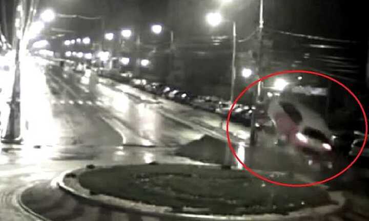 Clip: Ôtô bay vèo qua vòng xuyến như siêu phẩm hành động