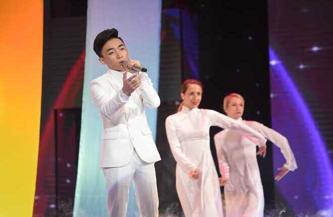 Thần tượng Bolero: Trung Quang đậm chất tình với ‘Áo lụa Hà Đông’