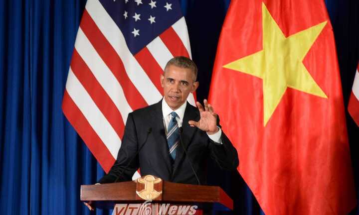 Tổng thống Obama tuyên bố gỡ bỏ hoàn toàn lệnh cấm bán vũ khí với Việt Nam