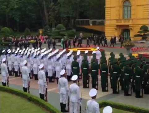 Video: Đoàn của Tổng thống Obama đến Phủ Chủ tịch