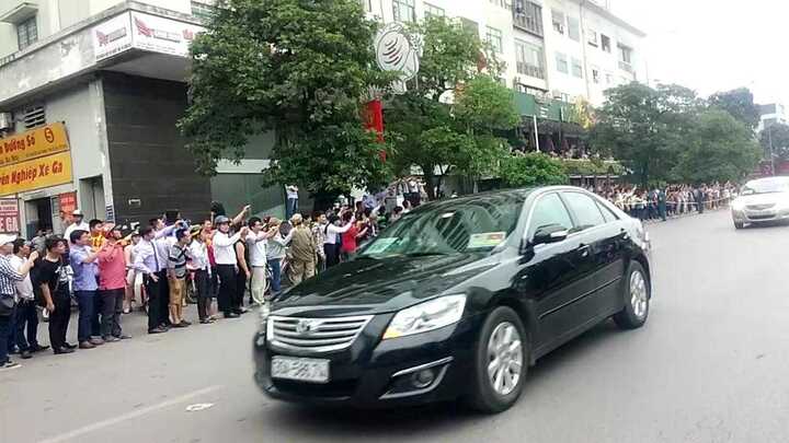 Clip: Đoàn xe hộ tống ông Obama đến Phủ Chủ tịch