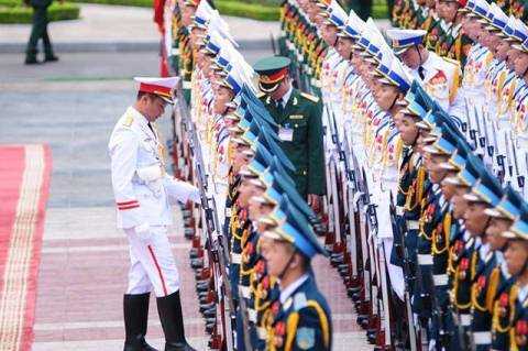 Chùm ảnh: Đội danh dự chờ đón Tổng thống Obama tại Phủ Chủ tịch