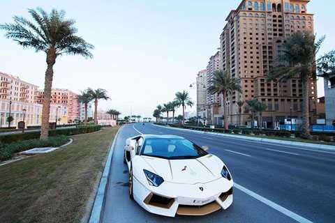 Đại gia ném cả 'chục cân vàng' lên siêu xe Lamborghini