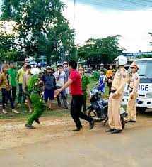 Bắt tạm giam côn đồ chém gần lìa tay thiếu úy Công an huyện