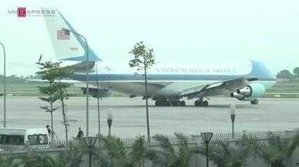 Clip: Tổng thống Obama lên chuyên cơ vào TP.HCM