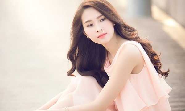 Đặng Thu Thảo ngồi ghế giám khảo vòng chung khảo Hoa hậu Việt Nam 2016