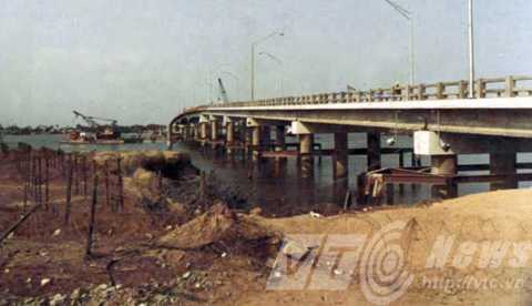 Chuyện quanh cây cầu 'hóa kiếp' 3 lần sập trên sông Đồng Nai