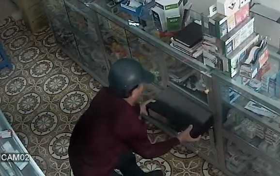 Cộng đồng mạng chia sẻ chóng mặt clip tên trộm 'tự tin nhất quả đất'