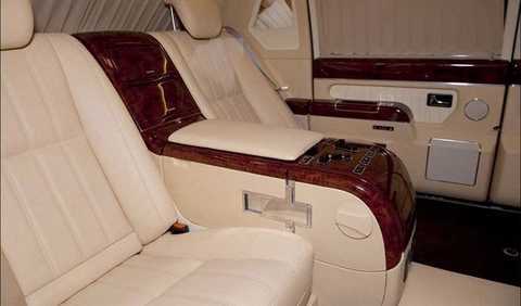 So sánh xe 'Quái thú' của Obama và siêu xe của Putin