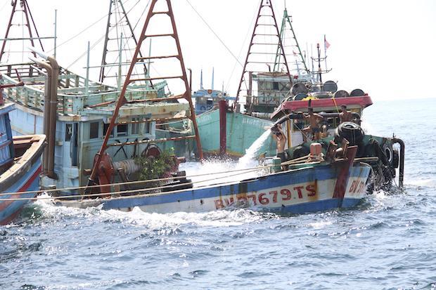 Indonesia đánh chìm tàu cá Việt Nam