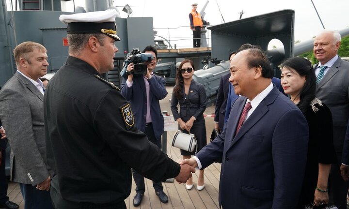 Thủ tướng thăm một số ‘địa chỉ đỏ’ tại Saint Petersburg