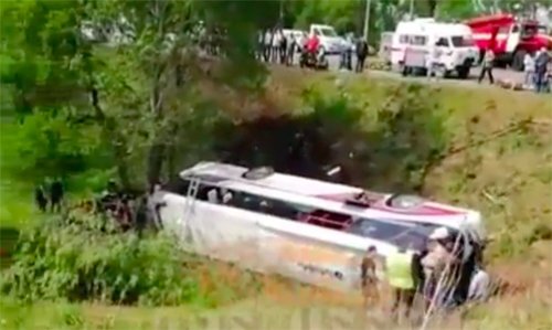 Xe chở 43 khách du lịch Trung Quốc bị lật ở Nga, hai người chết