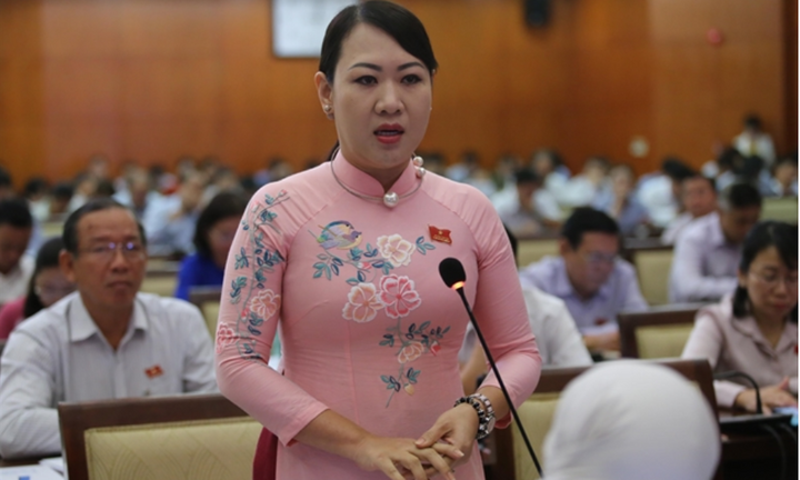 PGS.TS Phan Thị Hồng Xuân đề xuất mỗi nhà trang bị một lu nước để chống ngập