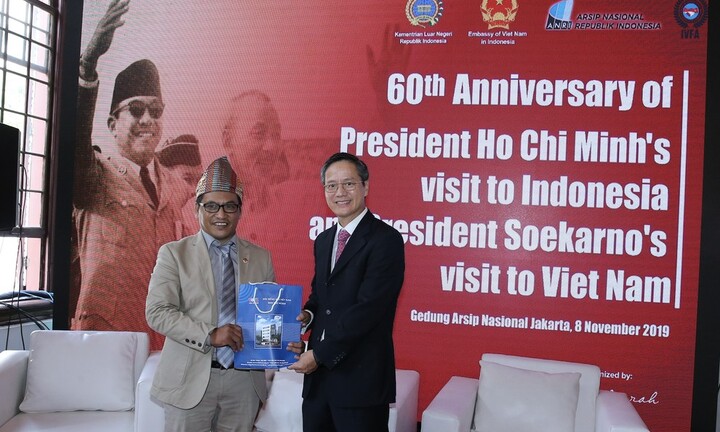 Trao giải cuộc thi Tìm hiểu về chuyến đi của Bác Hồ tới Indonesia