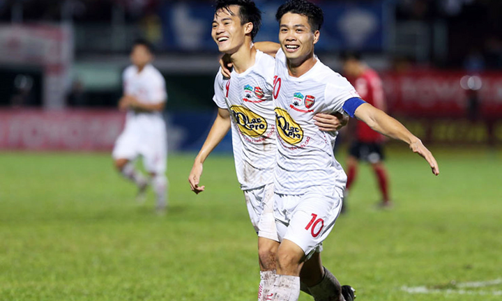 Cứu V.League ở lượt đi, Văn Toàn được đề cử giải Fair Play