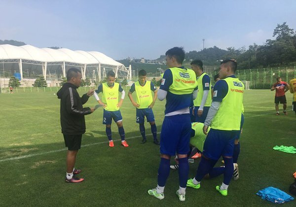 Video: U22 Việt Nam luyện đòn sở trường trên đất Hàn