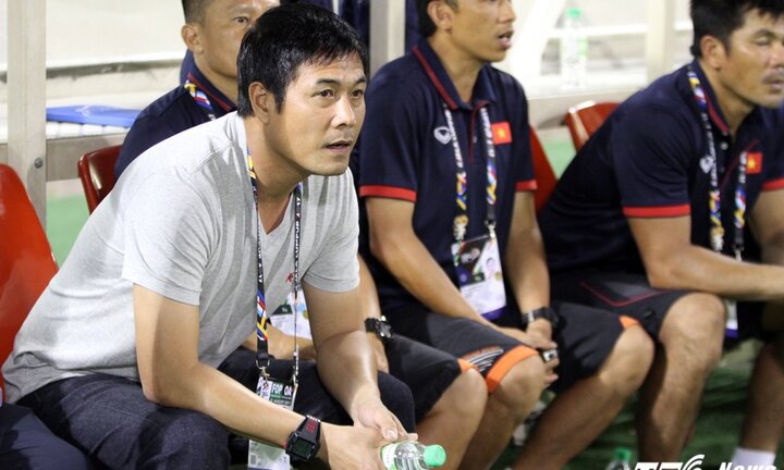 HLV trưởng tuyển Việt Nam: Thầy nội không hào hứng, chỉ có thầy ngoại ứng tuyển