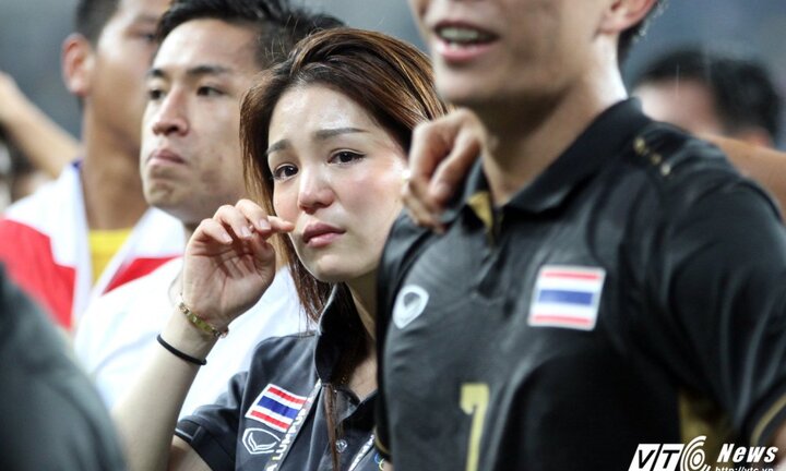 Vô địch SEA Games 29, U22 Thái Lan chia tay nữ trưởng đoàn xinh đẹp