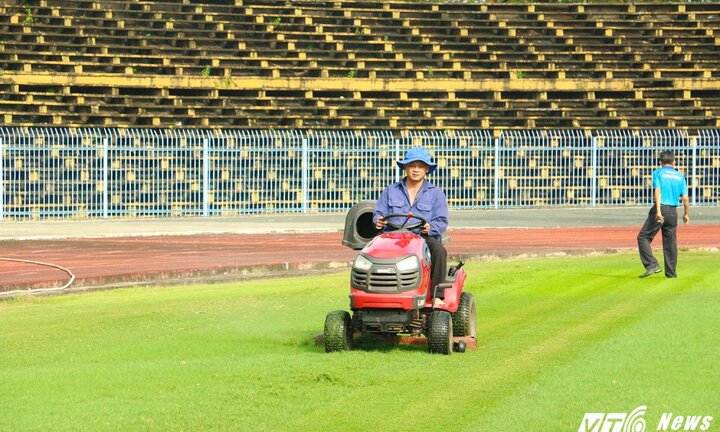 U21 Quốc tế Báo Thanh Niên: Cận cảnh sân đấu có mặt cỏ đẹp nhất V-League