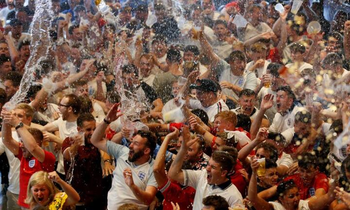 Nước Anh 'vỡ trận' khi đội nhà vào bán kết World Cup 2018