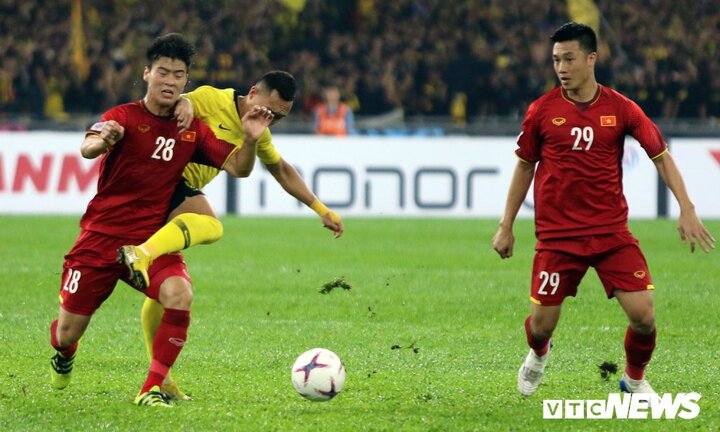 Malaysia 2-2 Việt Nam: Đức Chinh 3 lần phung phí cơ hội, tuyển Việt Nam dần lộ 'tử huyệt'