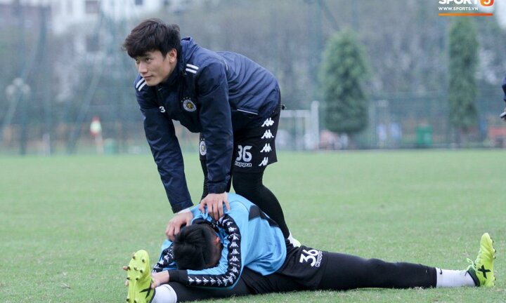 Thủ môn Bùi Tiến Dũng rất buồn trước thông tin thất thiệt có thể giải nghệ vì chấn thương