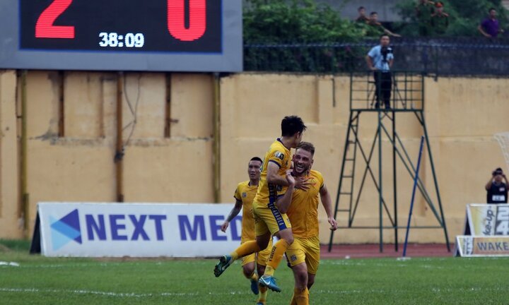 HLV Chu Đình Nghiêm: Đình Trọng không cố tình, không đáng nhận thẻ đỏ