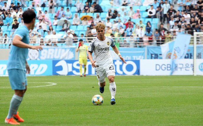 Trực tiếp Incheon vs Sangju Sangmu: Công Phượng lại ngồi dự bị