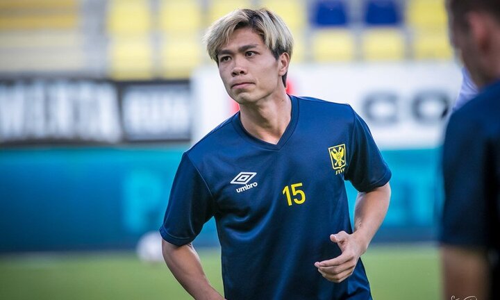 Fan Việt Nam 'tấn công' dữ dội fanpage CLB Bỉ, nói HLV không biết dùng Công Phượng